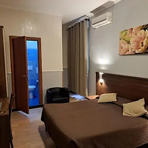 Otel Leone, Roma